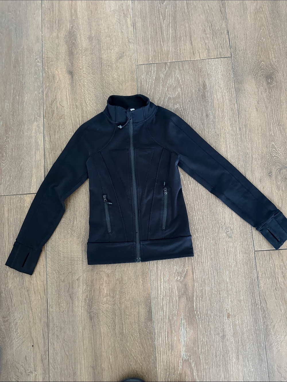 Ivivva Black  girls Zip-Up Active Jacket. Size 6.